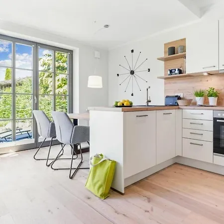 With 2 Bedrooms بيت للعطل *