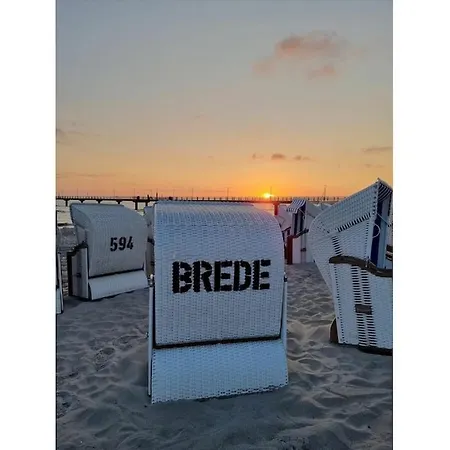 With 2 Bedrooms بيت للعطل زنغست